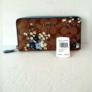 Coach NWT Ava Wallet With Blue And White Flowers On Signature Print Background